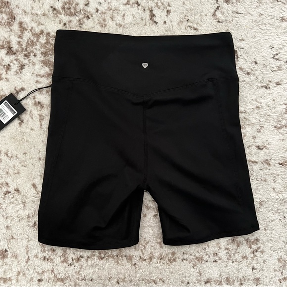 WILDFOX Sweat Contoured Biker Shorts Black Lemonade - Picture 5 of 13